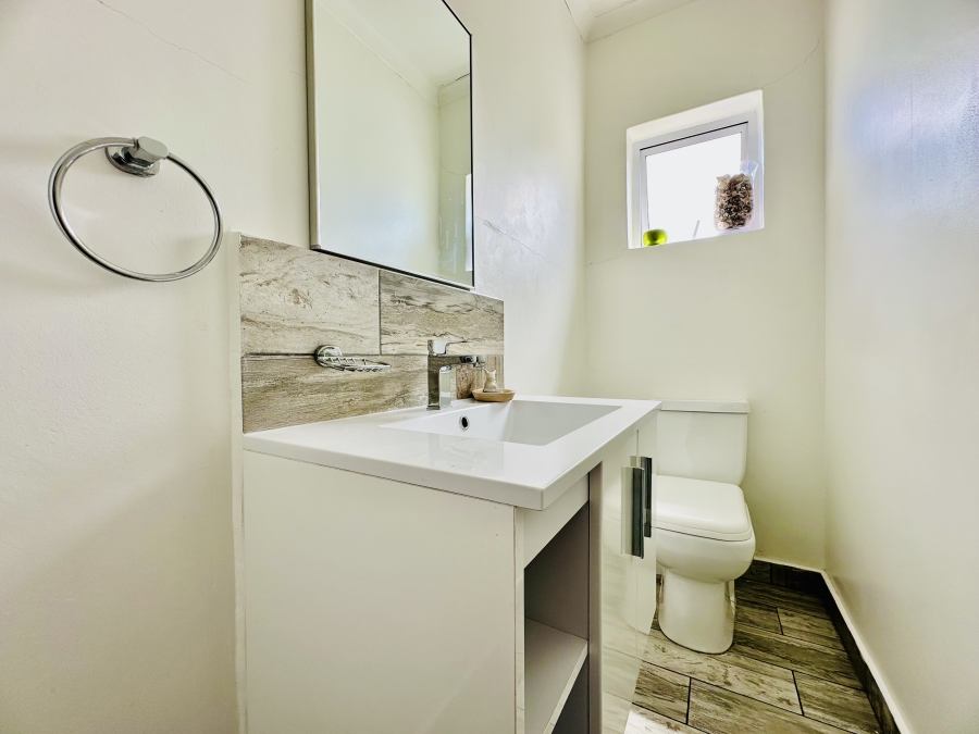 4 Bedroom Property for Sale in Vermont Western Cape